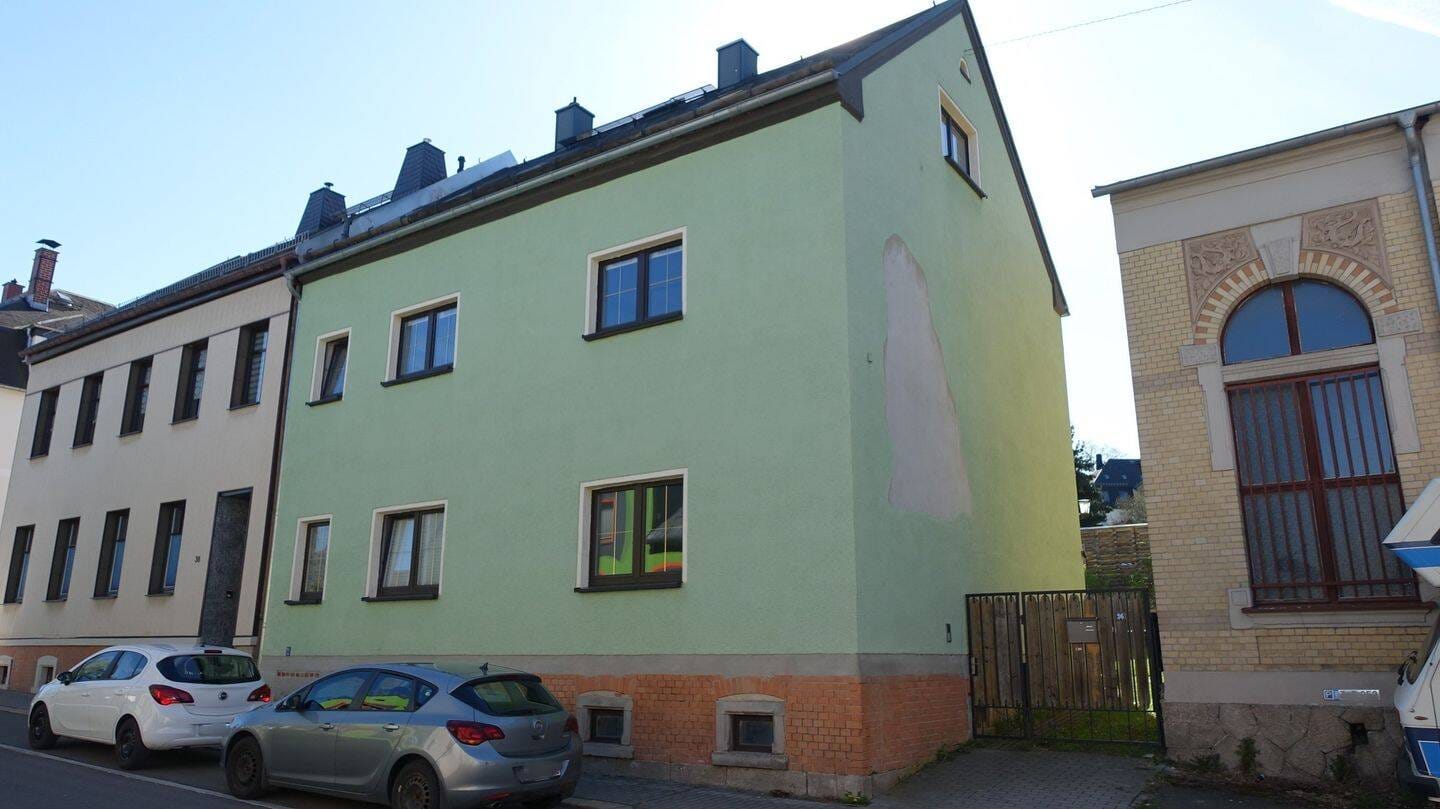 Immobilie in Auerbach/Vogtland - Zweifamilienhaus mit geräumigem Nebengebäude für Hobbyhandwerker - Bild 0