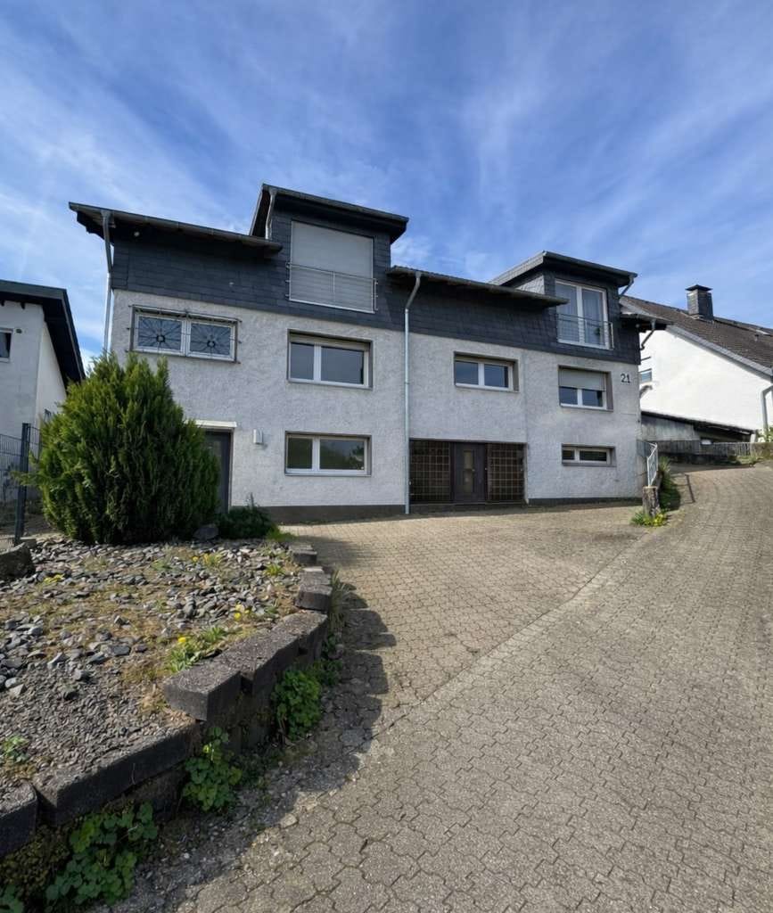 Immobilie in Overath - Mehrfamilienhaus mit großem Grundstück – vielseitiges Potenzial - Provisionsfrei! - Bild 1