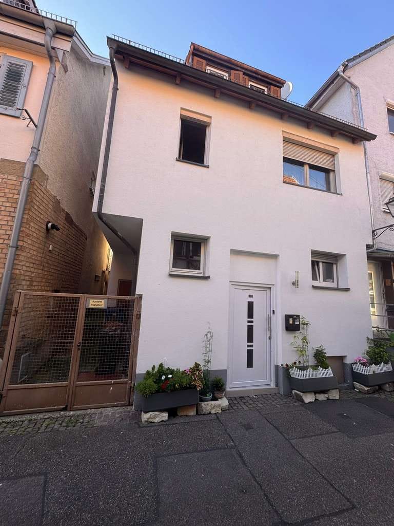 Immobilie in Brackenheim - Doppelhaushälfte mit sep. Gartengrundstück und Gartenhaus - Bild 1