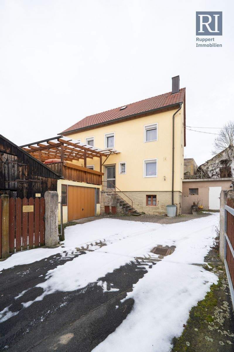 Immobilie in Marktbreit - Ländliches Hofanwesen mit Entwicklungspotenzial - Bild 1