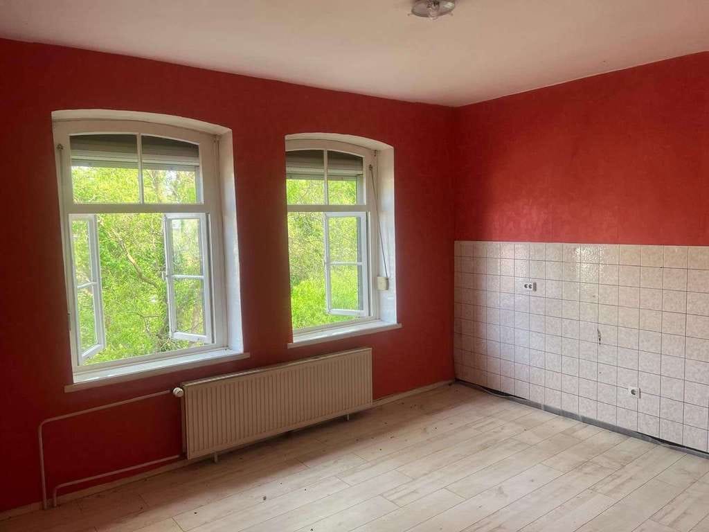 Immobilie in Schieder-Schwalenberg - Charmantes Zweifamilienhaus mit grüner Oase ( leichter Umbau zu Ein/Dreifamilienhaus möglich ) - Bild 2