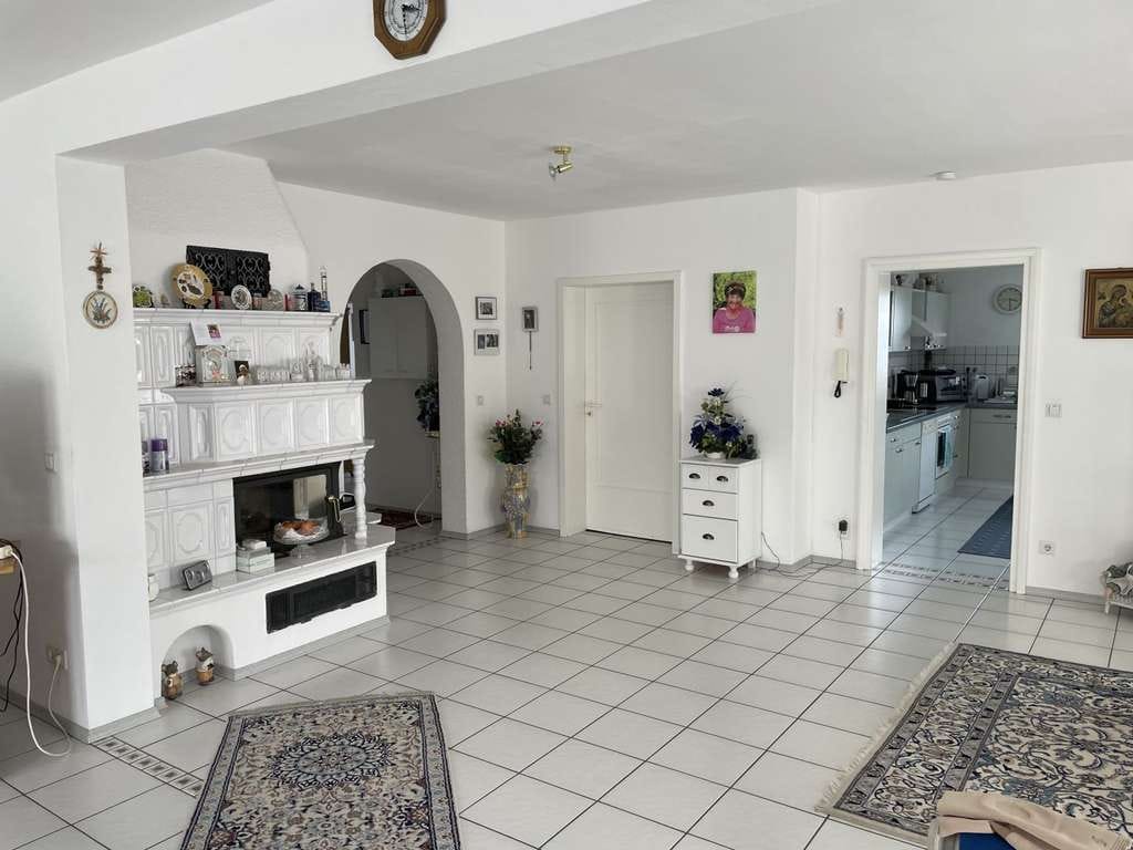Immobilie in Dietenhofen - Großzügiges Zweifamilienhaus mit 250 m² Wohnfläche ! - Bild 1