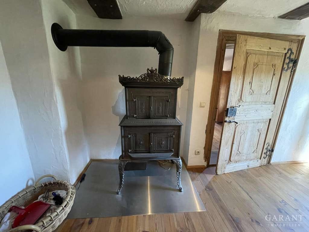 Immobilie in Saaldorf-Surheim - Historisches Bauernhaus mit Ausbauchance: Viel Platz zum Wohnen, Arbeiten und Wachsen - Bild 4