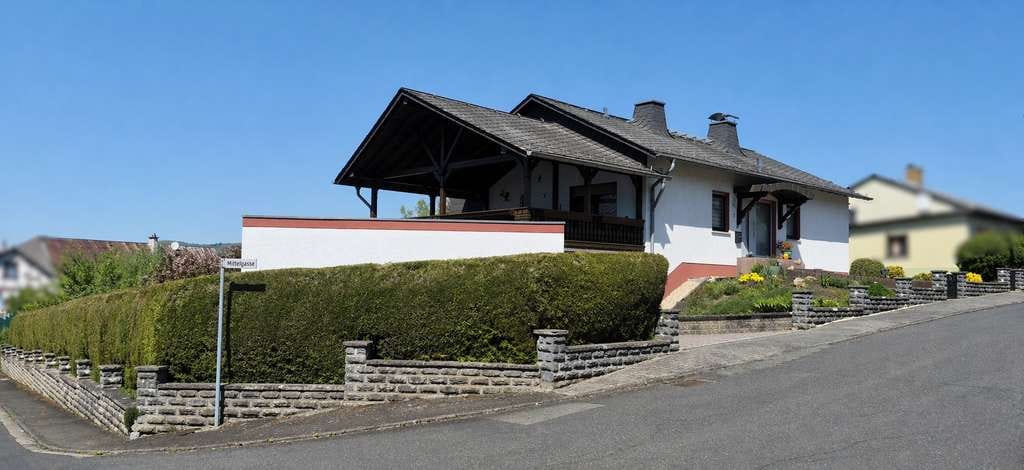 Immobilie in Löhnberg - Einfamilienhaus (mit Option Einliegerwohnung) in idyllischer Lage - Bild 2