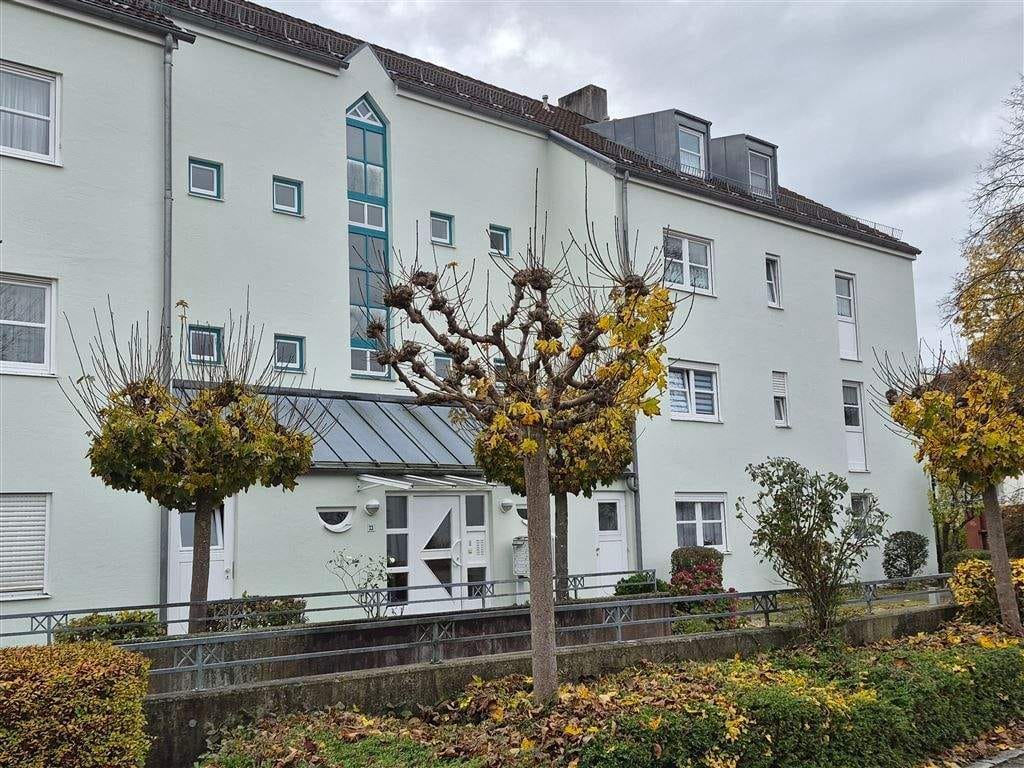 Immobilie in Eggenfelden - Schöne 4-Zi.-DG-WOHNUNG mit Balkon u. TG-Stellpl., Nähe Stadtplatz EGGENFELDEN (vermietet) - Bild 0