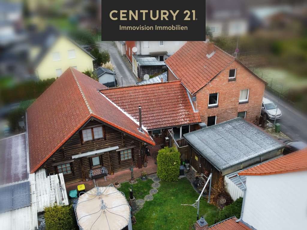 Immobilie in Algermissen - Charmantes Investment-Duo: Massives Zweifamilienhaus & Holzbohlenhaus EEK A+ - Bild 0
