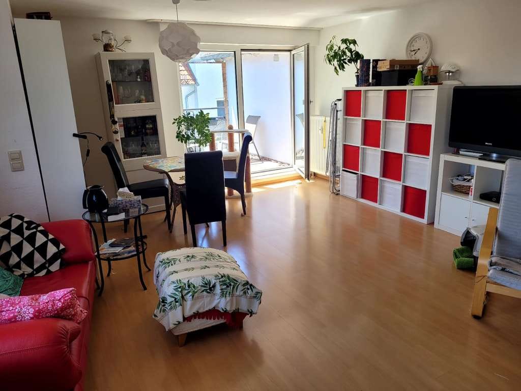 Immobilie in Kirchheim am Neckar - Traumhafte Maisonette 79 qm, großer Loggia-Balkon, toller Blick - Bild 2