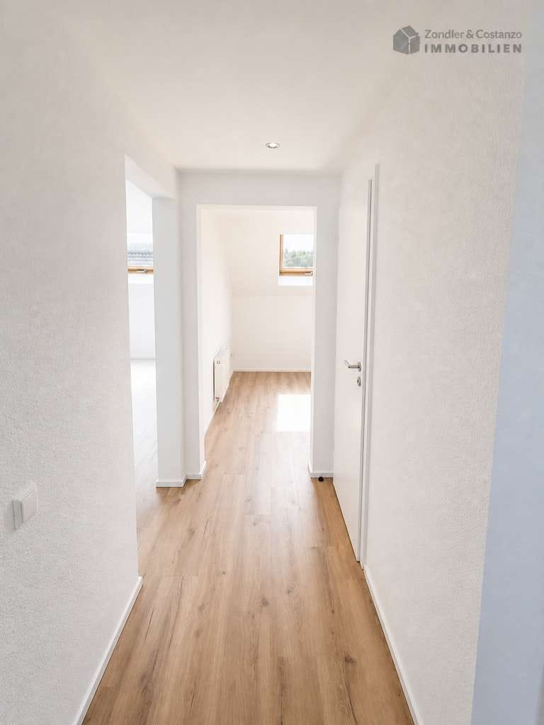 Immobilie in Winterbach - *ATTRAKTIVE 2-ZI.-DG-WHG.: EBK + Balkon + 1 Stpl. + Bad & sep. WC (2023) + ruhige Lage (Winterbach)* - Bild 3