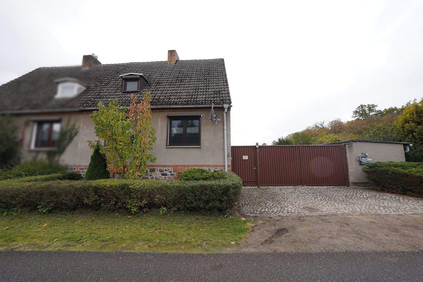Immobilie in Burgstall - Dolle - DHH mit Garagen, Gartenhaus und Pool - Bild 2