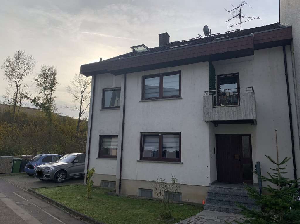 Immobilie in Bürstadt - Sehr schönes Wohnhaus mit Garten, Garage und 3-Wohneinheiten - Bild 0