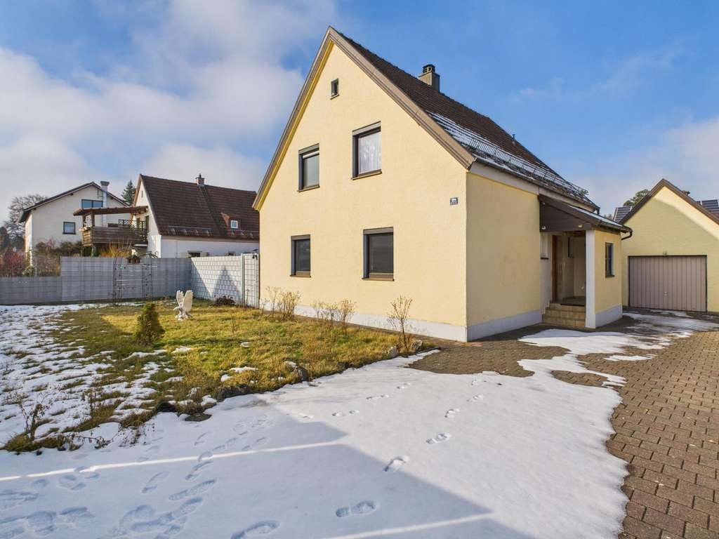 Immobilie in Garching an der Alz - Sanierungsbedürftiges Einfamilienhaus mit großem Grundstück und viel Potenzial in ruhiger Lage - Bild 0