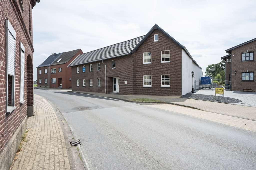 Immobilie in Gangelt - Zwei Häuser mit großem Grundstück und traumhaftem Feldblick in Gangelt-Birgden! - Bild 2