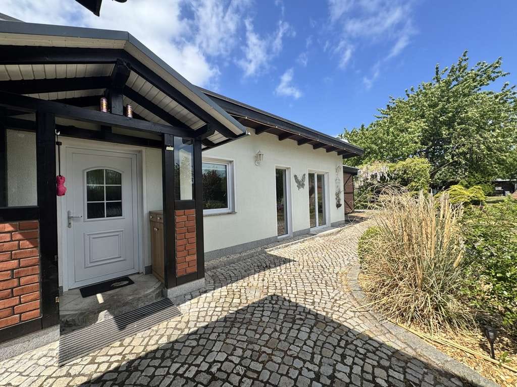 Immobilie in Seehof - Ihr persönliches Paradies - 
Bungalow mit Gästehaus auf großem Grundstück und exklusiver Küche - Bild 2