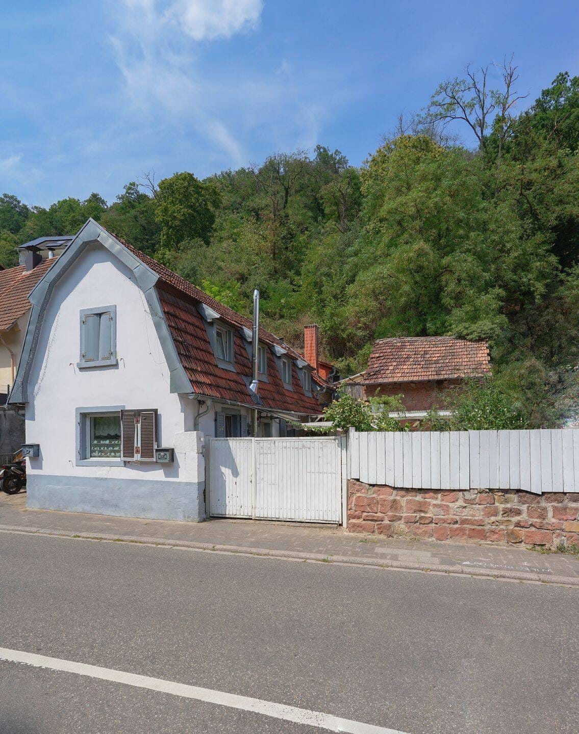 Immobilie in Wachenheim an der Weinstraße - Charmantes Familienhaus mit Terrasse in Wachenheim an der Weinstraße - Bild 0