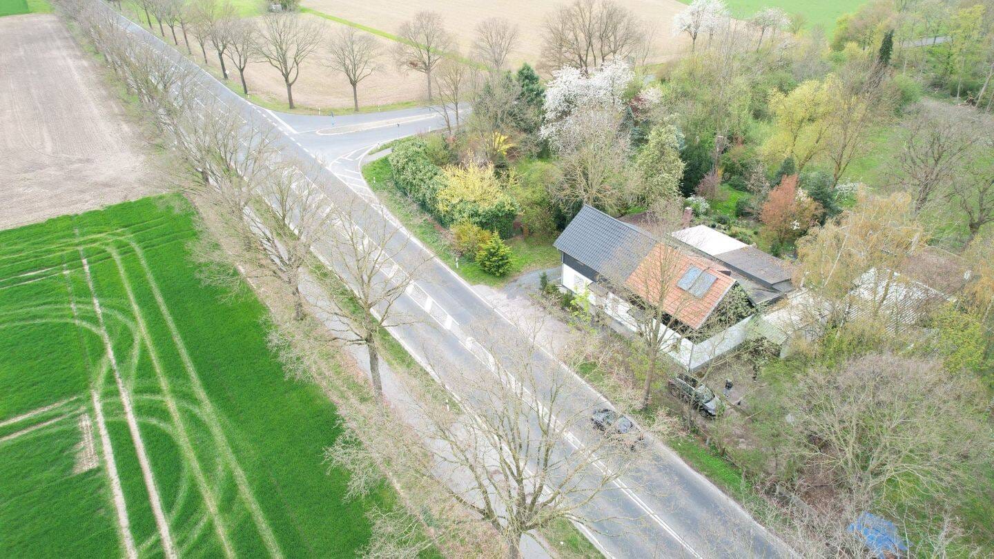Immobilie in Hückelhoven - Doppelhaushälfte in traumhafter Alleinlage in der Natur mit 6.660 m² Grundstücksgröße - Bild 0