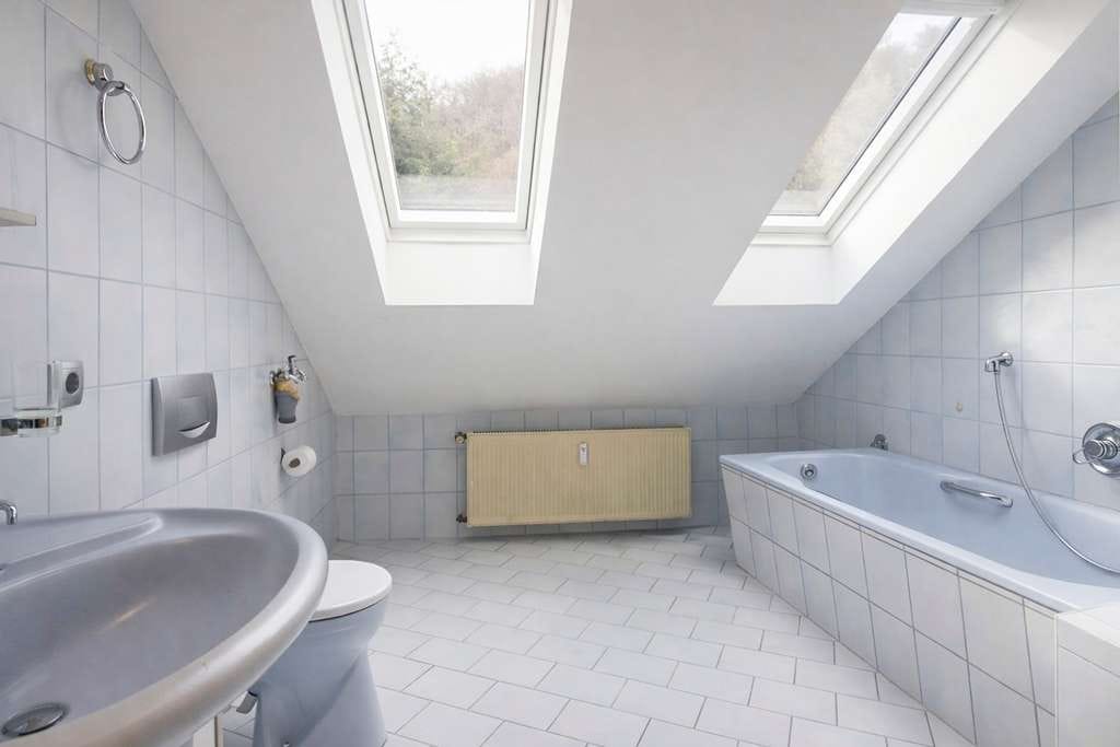 Immobilie in Flörsbachtal - Wohnen, vermieten, arbeiten – 3-Familienhaus mit Schreinerei, Doppelgarage und Bauplatz - Bild 4