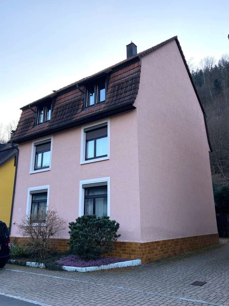 Immobilie in Zell im Wiesental - In Ortsrandlage: interessantes Dreifamilienwohnhaus mit Doppelgarage auf einem ebenen Grundstück ! - Bild 4