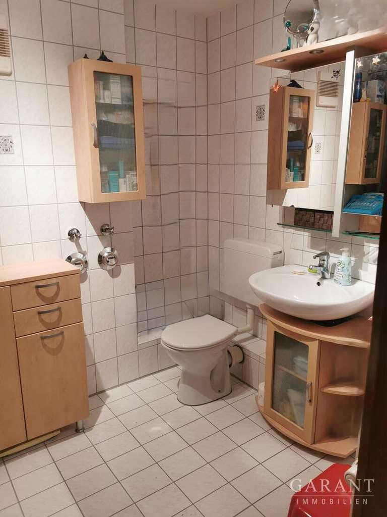 Immobilie in Berglen - Ländliche 4-Zimmer-Erdgeschoss-Wohnung mit Terrasse, Balkon und Weitblick - Bild 2
