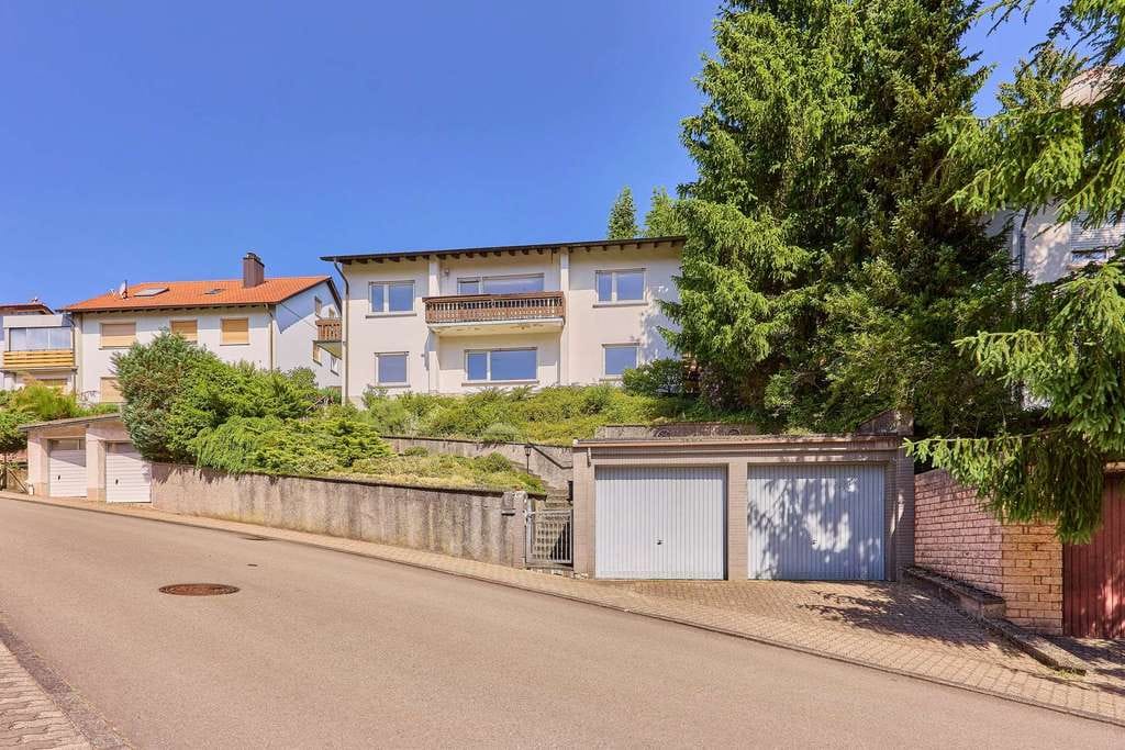 Immobilie in Hauenstein - Gepflegt, großzügig, naturnah: Ihr Familienparadies mit Aussicht in Hauenstein - Bild 1