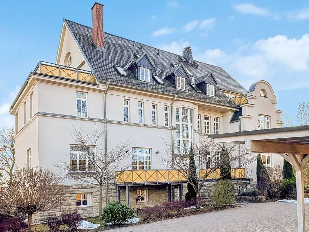 Immobilie in Bad Klosterlausnitz - Wohnen im Denkmal wie im eigenen Haus – Exklusive Maisonettewohnung im „Valuta-Schloss“  - Bild 2