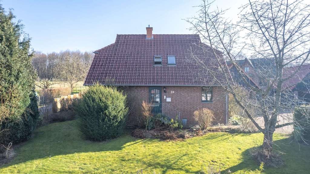 Immobilie in Nienstädt - Familientraum in ruhiger Lage – Gepflegtes Einfamilienhaus mit Kamin, großem Garten und Doppelgarage - Bild 2