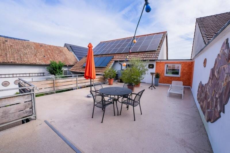 Immobilie in Neuenburg am Rhein - Großzügiges Stadthaus mit Scheune und Garagen - Bild 0