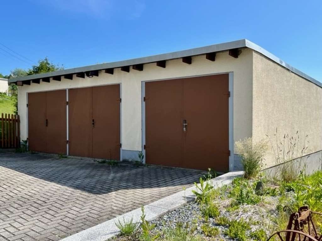 Immobilie in Beiersdorf - Dauerhafte Lebensfreude in schöner Natur und ländlicher Umgebung!
Wohnhaus mit Nebengelass und Gara - Bild 2