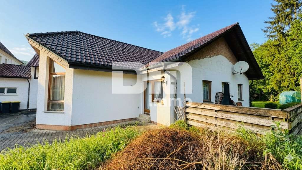 Immobilie in Borken - Altengerechtes Wohnen mit Charme: Großzügiger Bungalow auf großem Grundstück + Nebengebäude - Bild 1