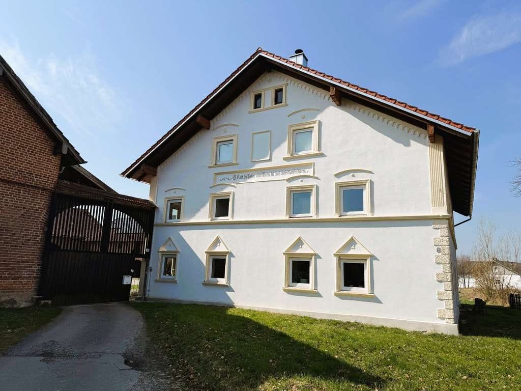 Immobilie in Triftern - Solider Vierseithof ( mit sanierten Wohnhaus, 2 Ställe, Stadl und großer PV-Analge - Bild 1