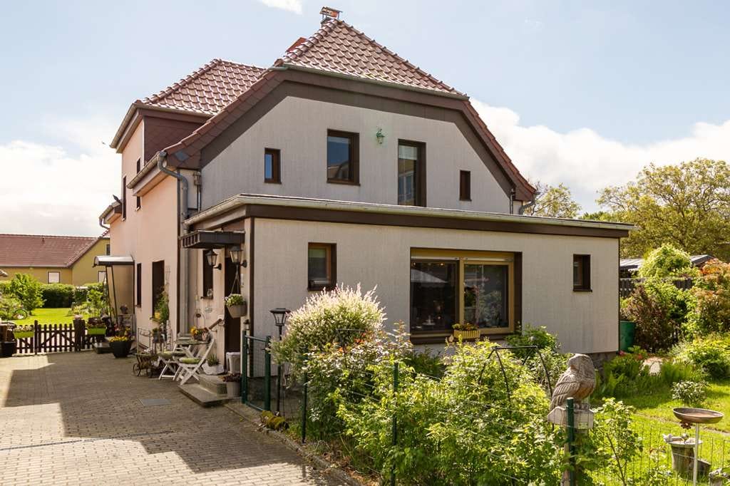 Immobilie in Großdubrau - Wulka Dubrawa - Einfamilienhaus in schöner Lage: 
Großer Garten, Kamin, Nebengebäude, Heizung / Elektrik von 2016 - Bild 3