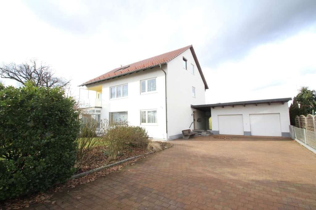 Immobilie in Ichenhausen - Solides Dreifamilienhaus zur Anlage oder Mehrgenerationennutzung - Bild 1