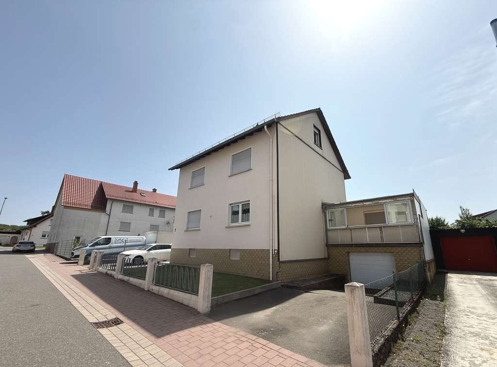 Immobilie in Höheischweiler - Freistehendes 2FH mit Garage in guter Lage von Höheischweiler - Bild 1