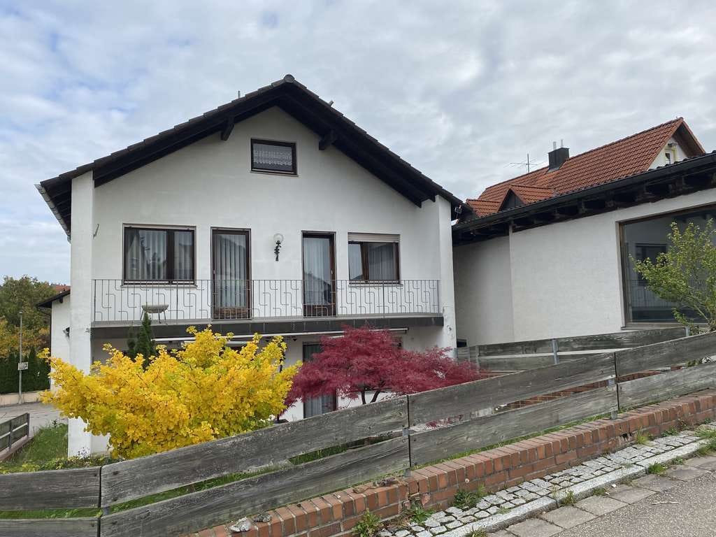Immobilie in Mainburg - GIS IMMOBILIEN - Haus mit Lagergebäude zum Renovieren! - Bild 1