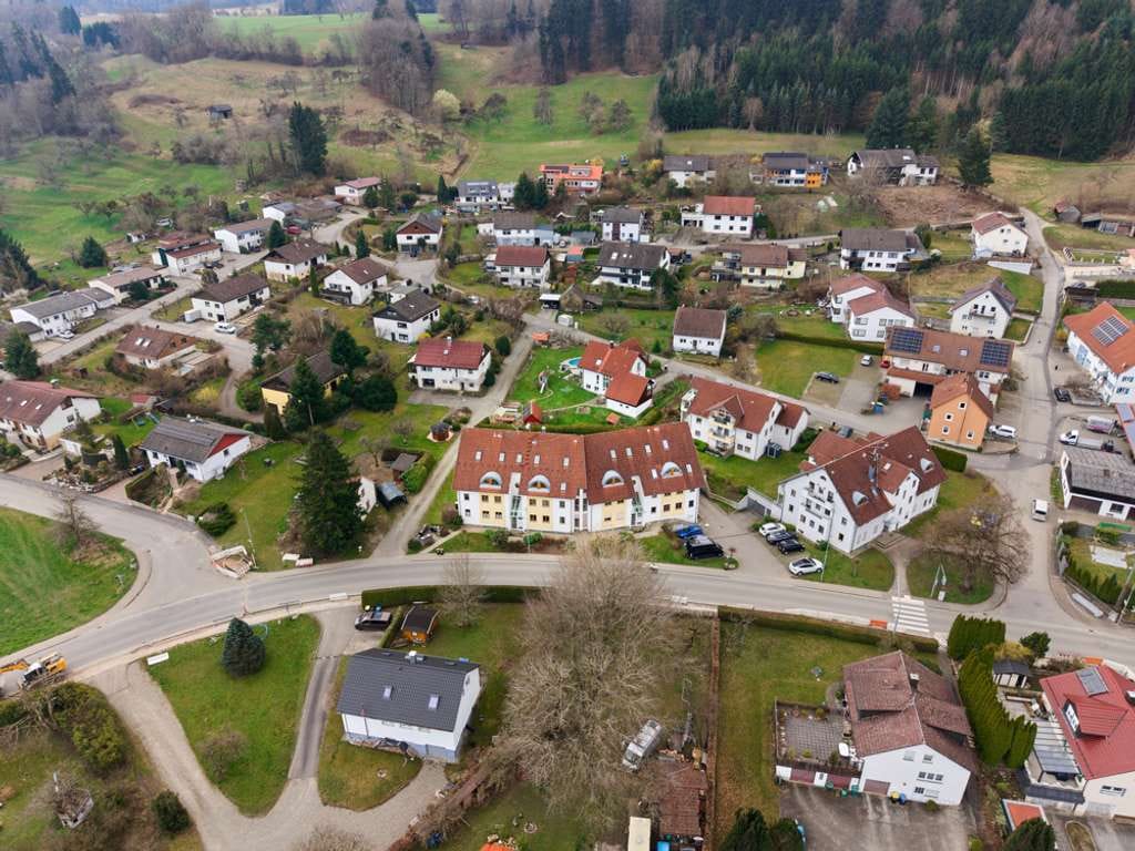 Immobilie in Wilhelmsdorf - Raumwunder - sofort verfügbar! 3-Zi.-Wohnung mit Ausbaupotential und sonnenverwöhnter Dachterrasse - Bild 2