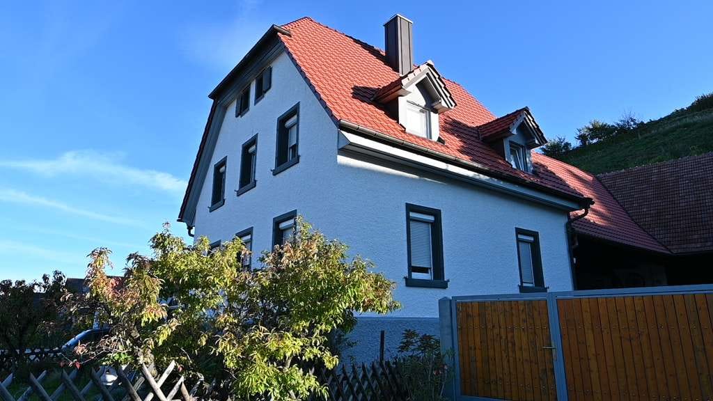 Immobilie in Vogtsburg im Kaiserstuhl - Umfangreich saniertes Bauernhaus mit Scheune und Stall - Bild 0