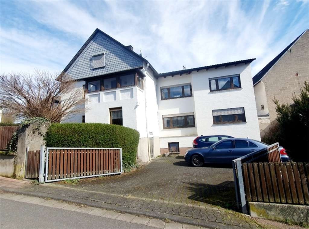 Immobilie in Hünstetten - *Nur 14 Minuten bis Idstein, Super für die Großfamilie und Autofreunde, viele Garagen+ großer Garten - Bild 2