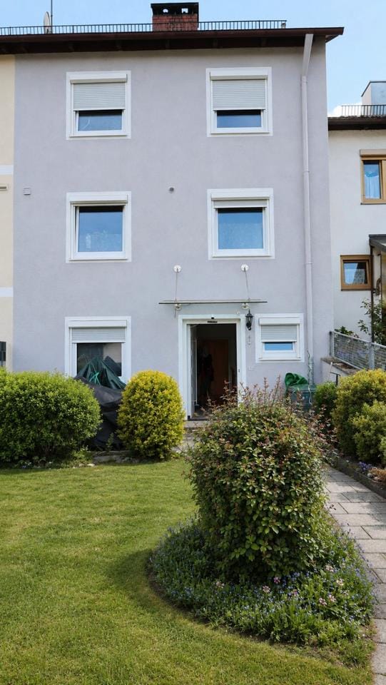 Immobilie in Haag in Oberbayern - Familienfreundliches Reihenmittelhaus mit Garten, Garage & viel Potenzial in Haag i.OB - Bild 0