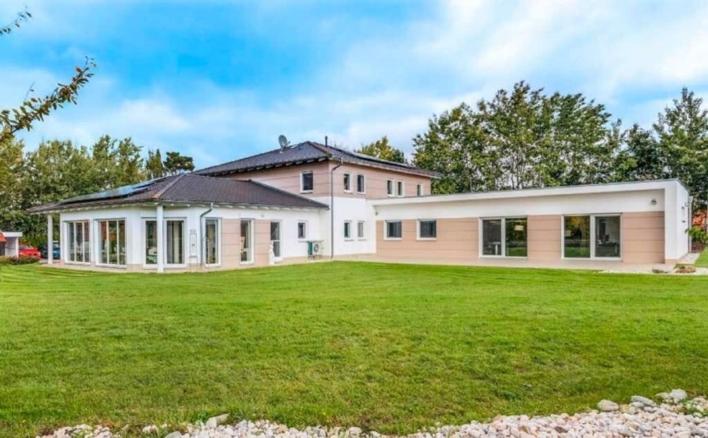 Immobilie in Steinberg am See - Repräsentatives Wohn- und Geschäftshaus mit Ausstellung in Seenähe – vielseitig nutzbar - Bild 2