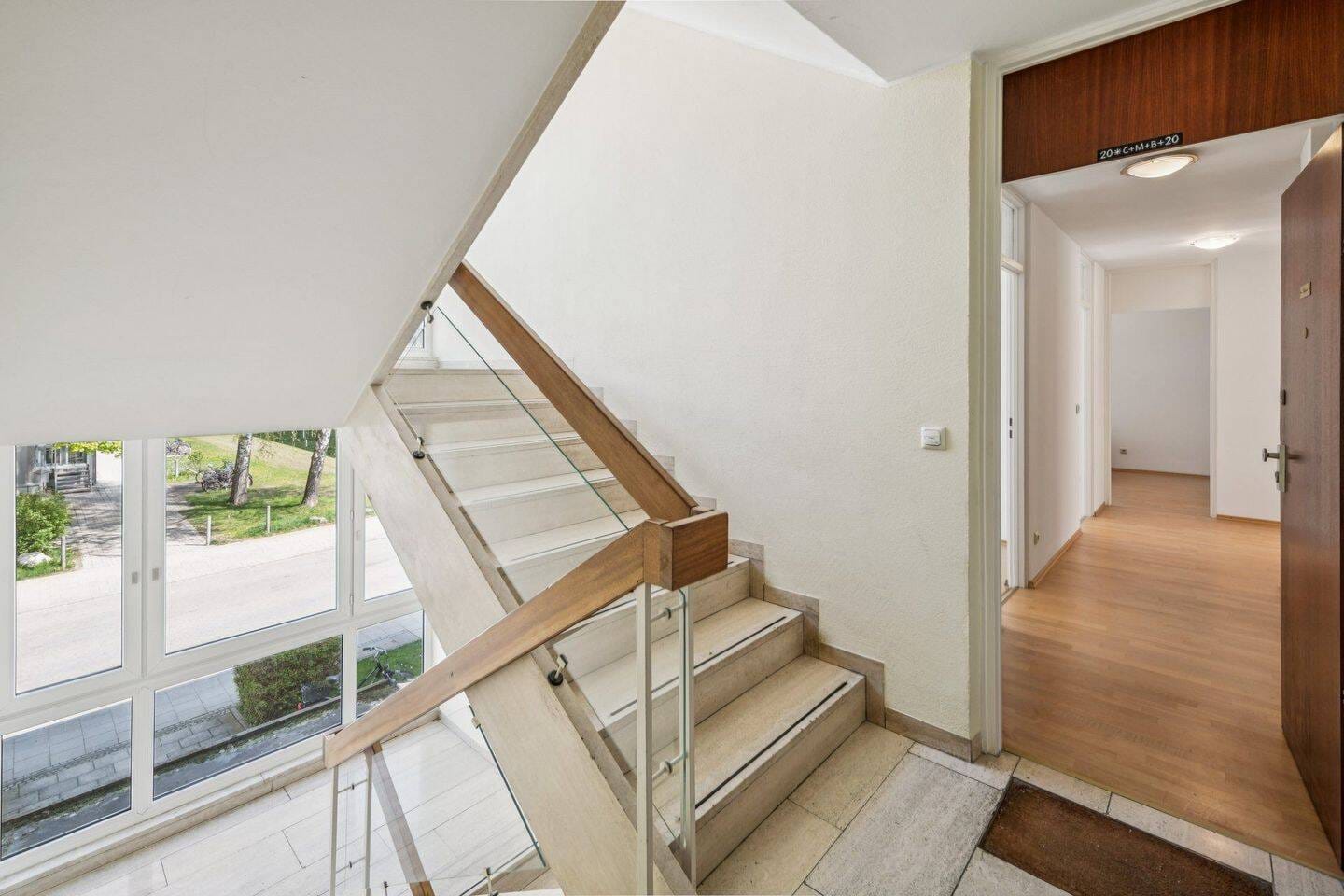 Immobilie in Unterföhring - Ruhiges und naturnahes Wohnen in Unterföhring:  Sehr gut geschnittene 3-Zimmer-Wohnung mit Süd-Balkon - Bild 1
