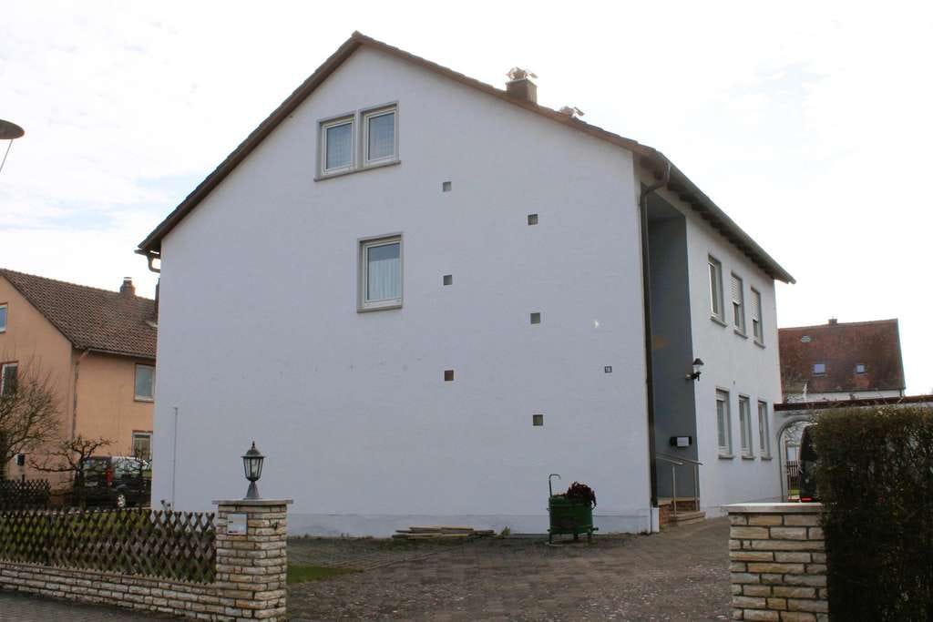 Immobilie in Wilburgstetten - Solides Zweifamilienwohnhaus in gepflegtem Zustand in Wilburgstetten - Bild 3