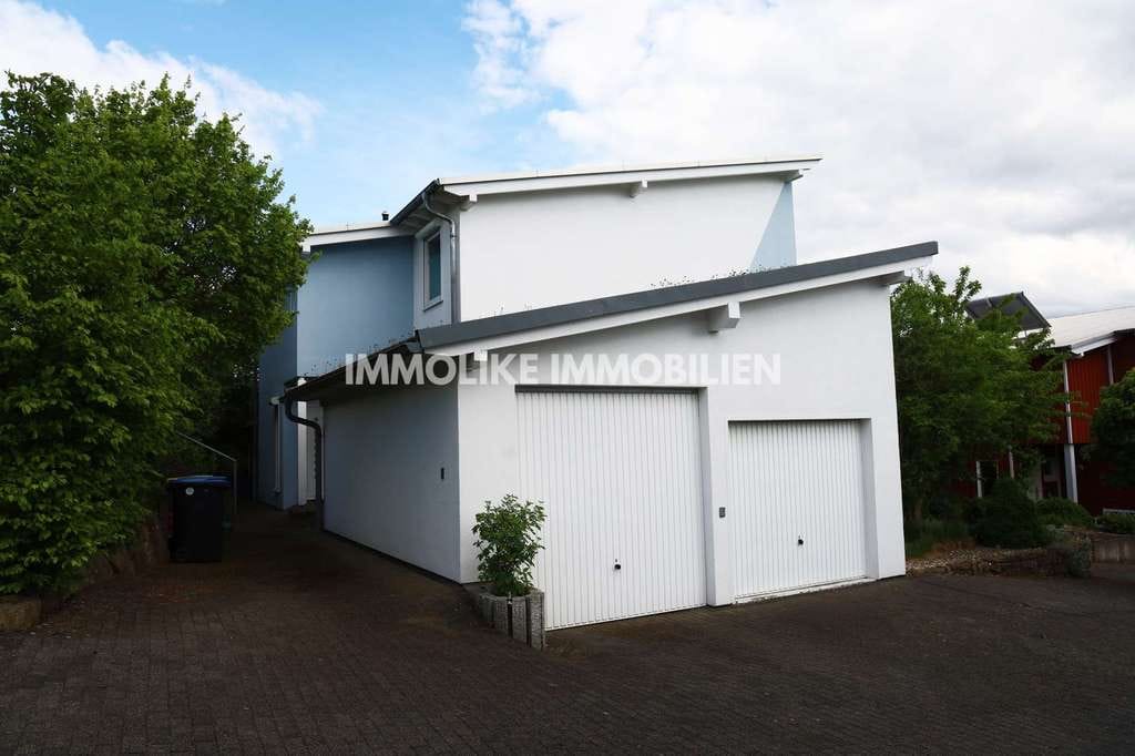 Immobilie in Hünfeld - Zentral gelegenes Einfamilienhaus mit Doppelgarage in Hünfeld - Bild 2