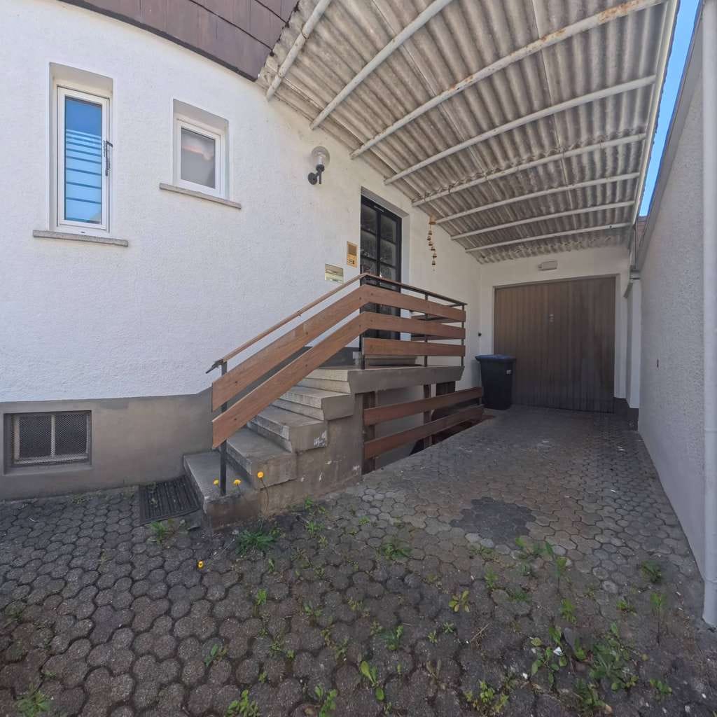 Immobilie in Eschenbach - Zweifamilienhaus, 197 m², 8 Zimmer, 399 m² Grundstück – 379.000 € - Bild 2