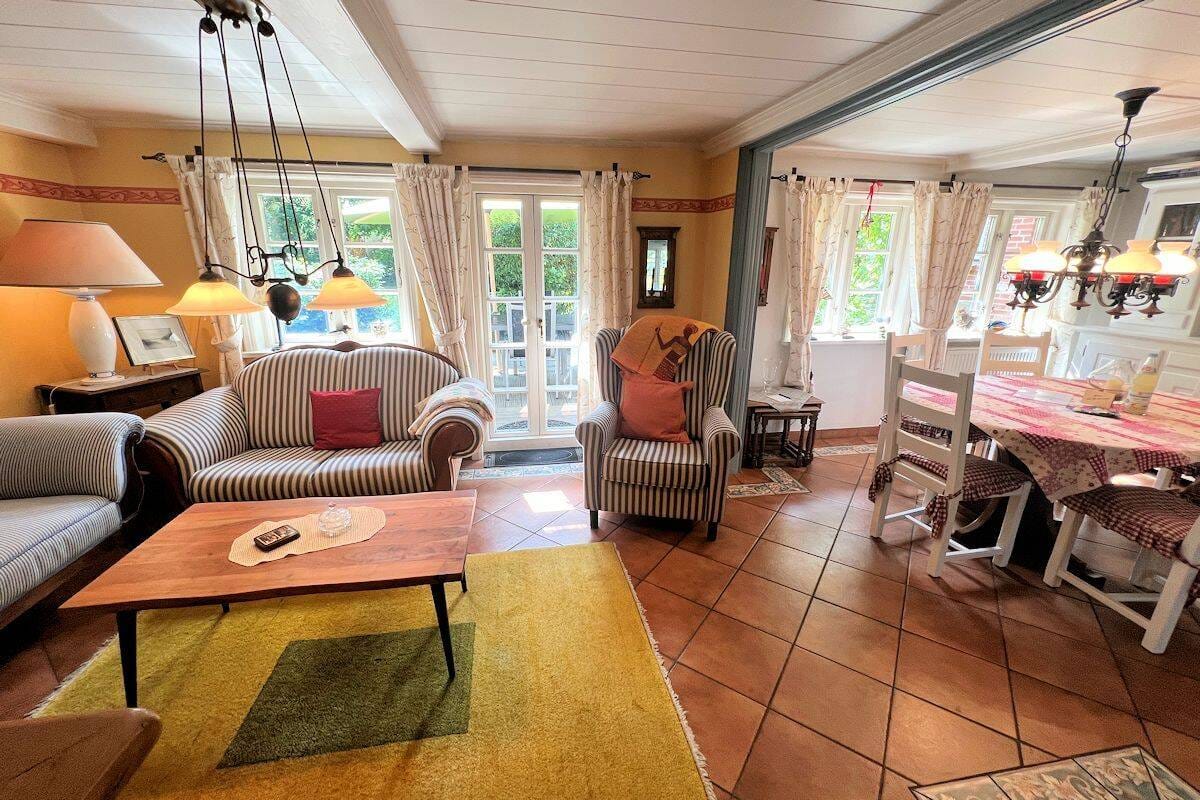 Immobilie in Oevenum - Reetgedecktes Friesenhaus mit drei Wohneinheiten (2x Ferienwohnungen) - Bild 3