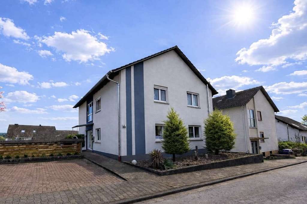 Immobilie in Steinwenden - Cashflow statt Leerstand: vollvermietetes Zweifamilienhaus nahe Ramstein - Bild 1