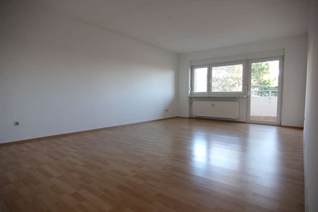 Immobilie in Dreieich - ***Großzügig und modernisiert mit traumhaften Balkon in beliebtem Dreieich-Götzenhain, TOP*** - Bild 4