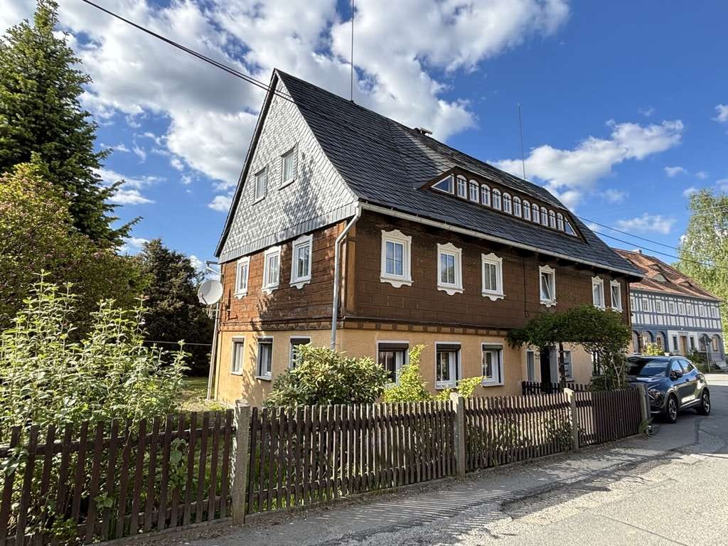 Immobilie in Seifhennersdorf - Großes Wohnhaus mit Ausbaureserven und Nebengelass - Bild 0