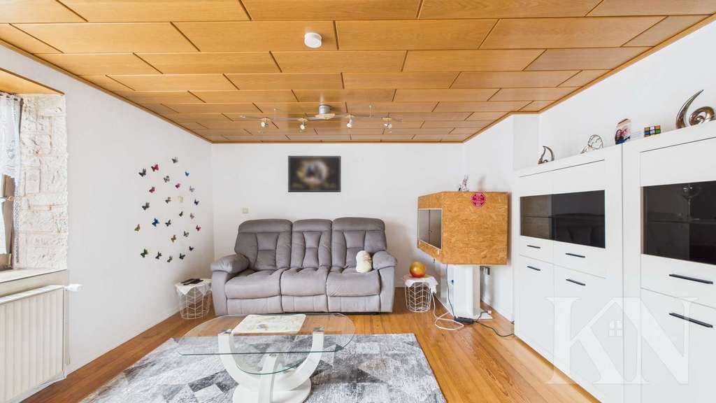 Immobilie in Gersheim - Mehrfamilienhaus mit großem Potenzial in Gersheim – PV-Anlage und separate Scheune - Bild 1
