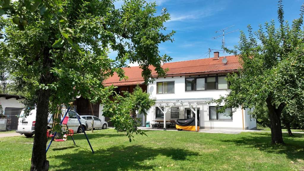Immobilie in Moosinning - Eichenried b. München: großes Anwesen mit 200qm Einfamilienhaus + Teich + Nebengebäuden - Bild 3