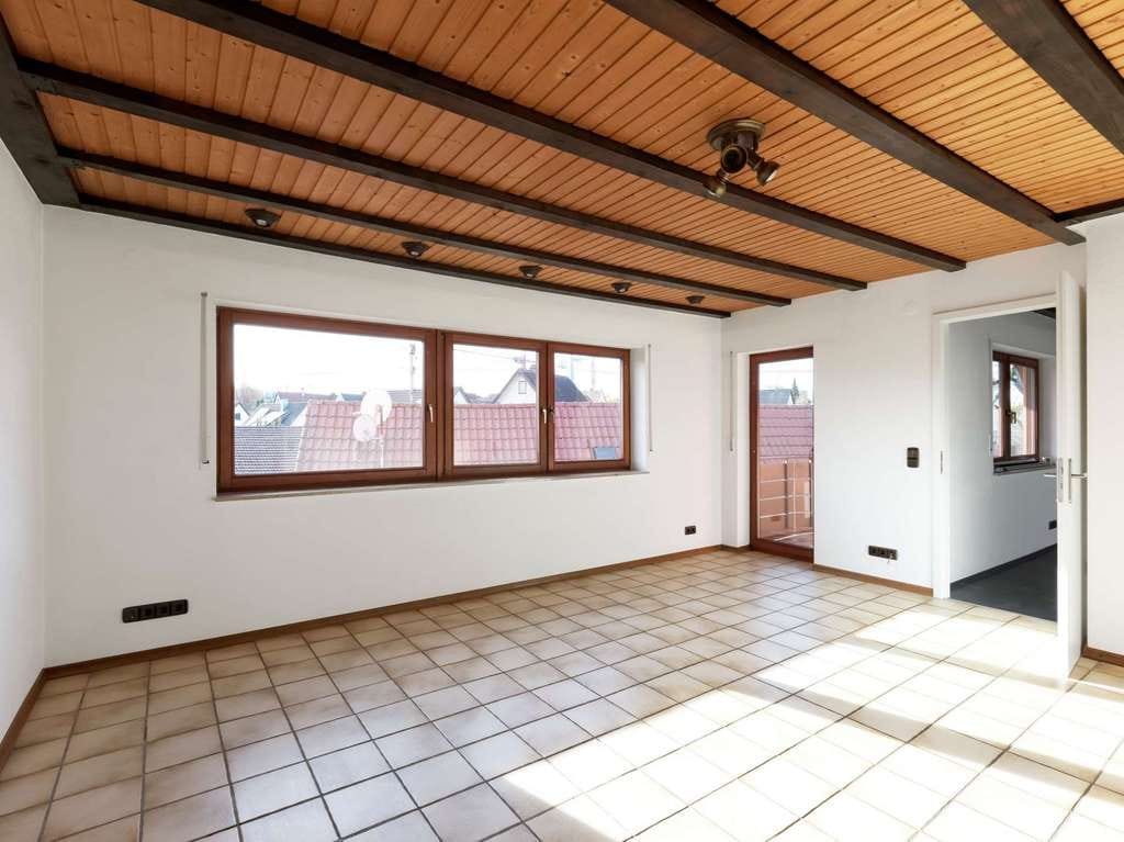 Immobilie in Wimsheim - Großzügige 4,5-Zimmer-Wohnung mit Balkon und ausgebautem Dachgeschoss - Bild 3