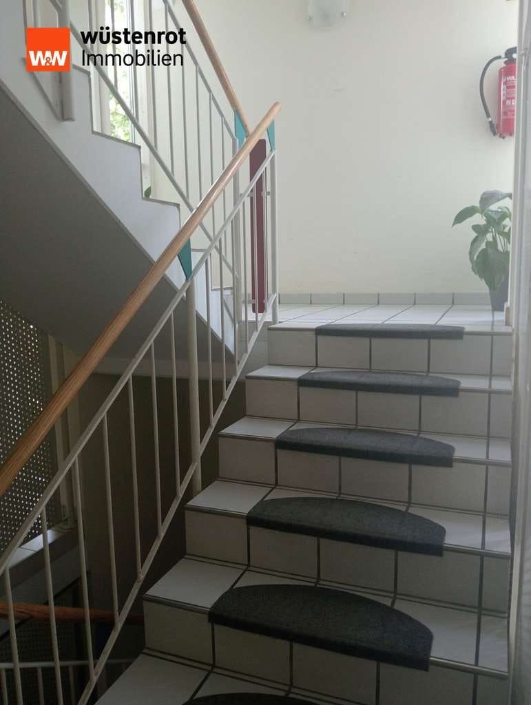 Immobilie in Bad Tölz - Sonnige 2 Zimmerwohnung mit Balkon in Bad Tölz , zur Stadtmitte nur ca. 8 Gehminuten. Ca.57 m². TG - Bild 3